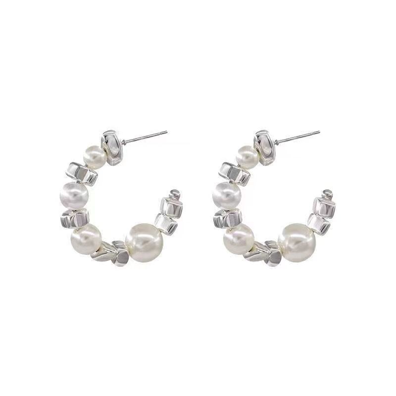 Korean light luxury pearl silver ear rings, C-shaped ear studs, feminine charm, versatile, fashionable and niche design, high-end earrings Item Picture
