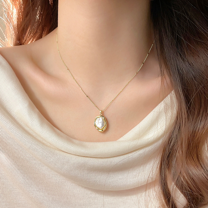 Irregular Baroque pearl necklace for women, 2024 new style, light luxury and niche collarbone chain pendant details Picture