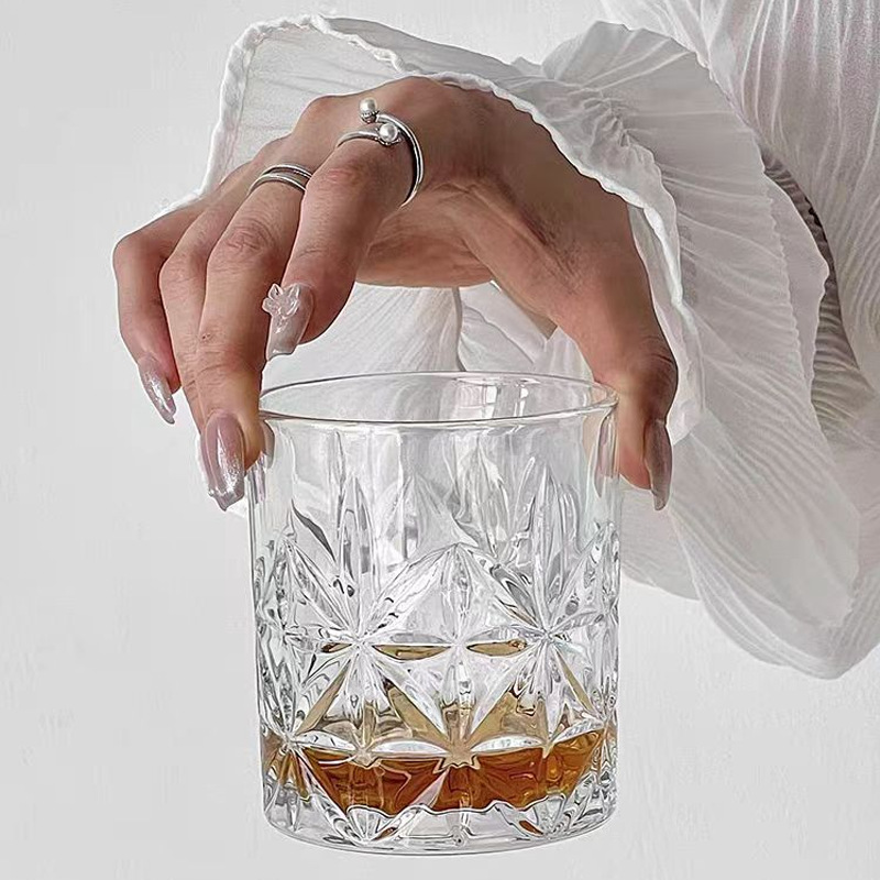 Glass engraved foreign wine glasses, high-end and light luxury crystal creative ins whisky glasses, beer ice hockey glasses, bar Specification drawing