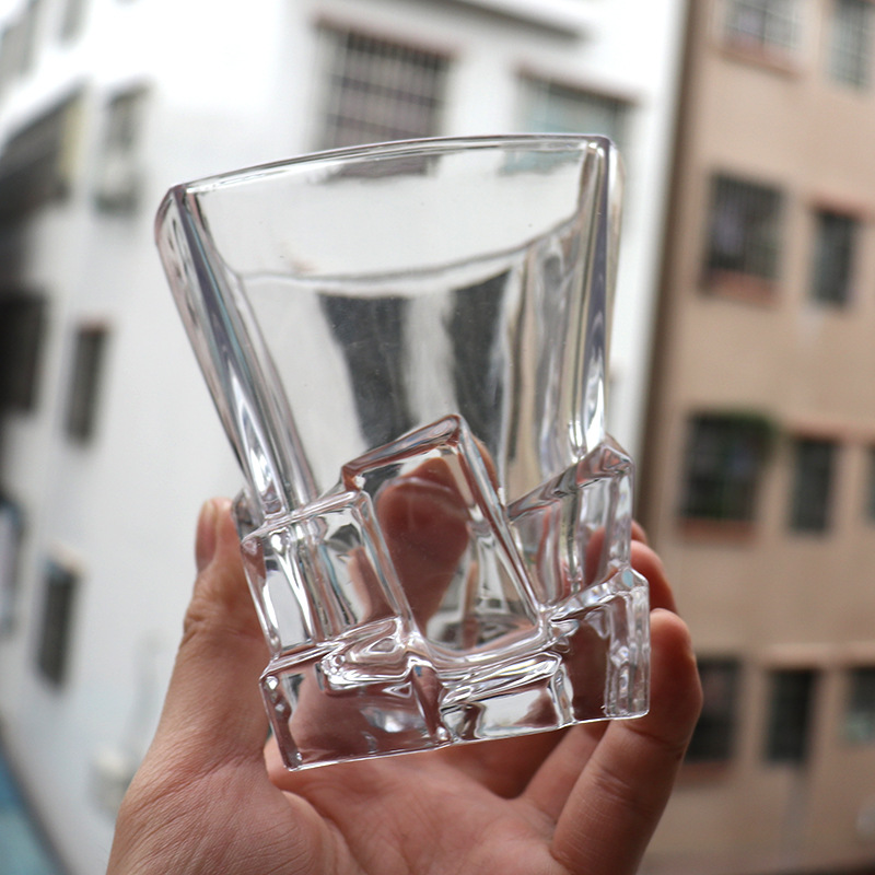 Creative ice cube glass square whisky wine glasses, water tea beverage cups, hotel stock wholesale factory wholesale Application Scenario