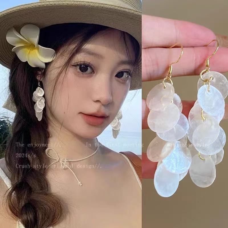 Super suitable stud earrings for taking photos during outings ~ Niche summer colorful flower earrings, seaside vacation earrings details Picture