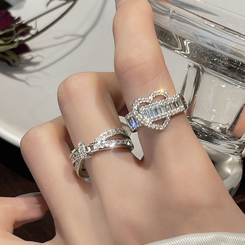 A high-end heart-shaped cross-zirconia ring for women on Instagram, a cold and niche index finger ring, a light luxury and exquisite open-top ring full figure