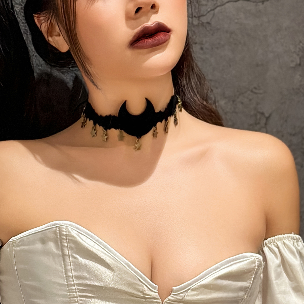 European and American cross-border long alloy star and moon tassel choker women's necklace, a niche Halloween sword-shaped necklace accessory full figure