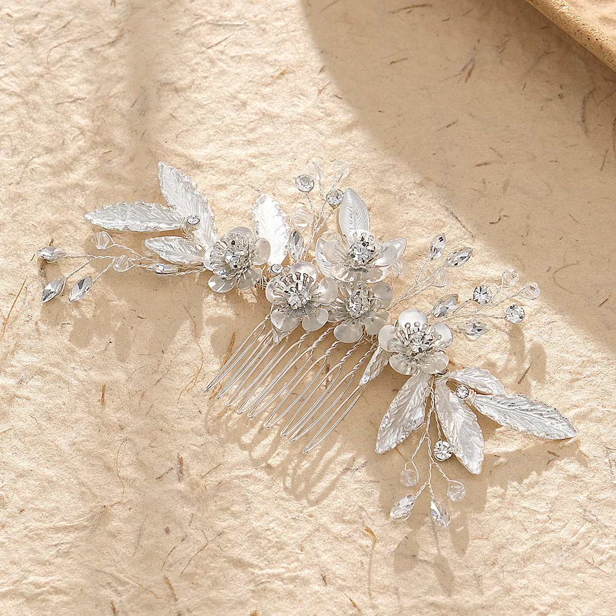 Bridal wedding dress accessories, elegant crystal flower hair comb, alloy leaf diamond-encrusted hair comb, banquet party dress headwear Specification drawing