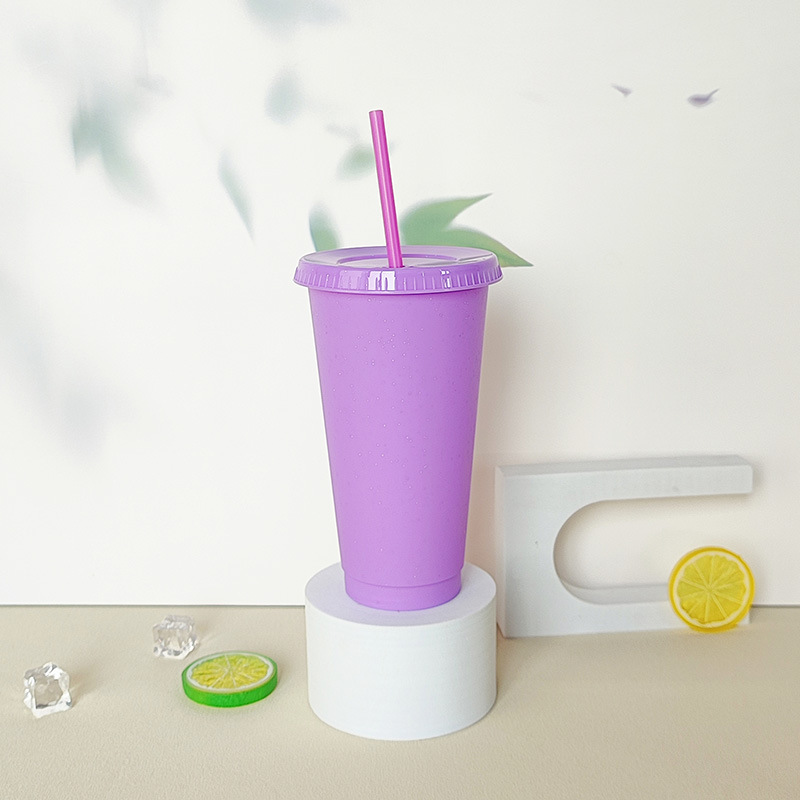 New plastic straw cups, large-capacity transparent beverage milk tea cups with LIDS, creative glitter cups, factory wholesale Application Scenario