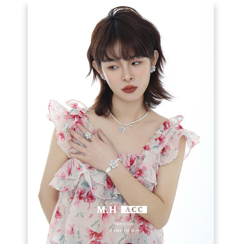 Choice Cross-border metal Flower Necklace for women, fashionable, versatile, high-end, sweet and cool style collarbone chain, retro neck chain full figure