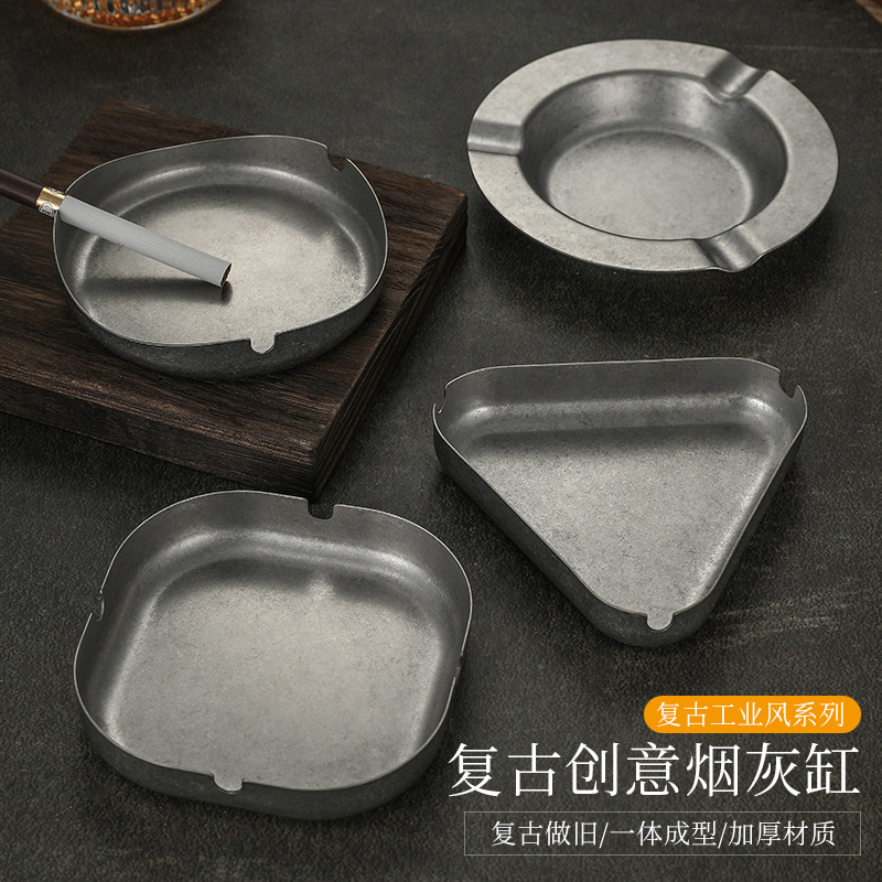 Retro and aged industrial style outdoor camping American tinplate ashtray, creative and individual snowflake grey craftsmanship, ins full figure