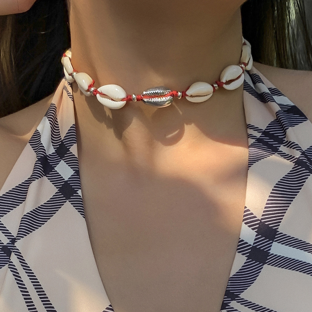 European and American cross-border jewelry, beach wax thread, ethnic style, versatile necklace, simple alloy shell patchwork woven necklace details Picture
