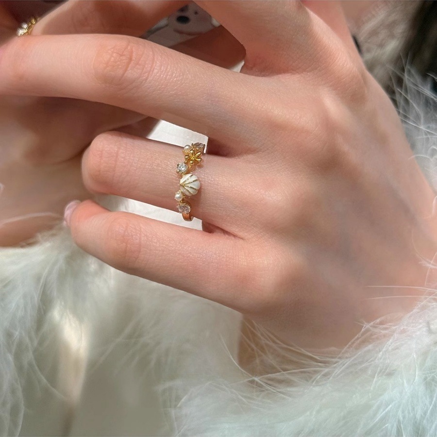 The niche design of the shell zircon ring for women exudes a sense of light luxury and sophistication. It is a gentle and versatile open-ring trend Specification drawing