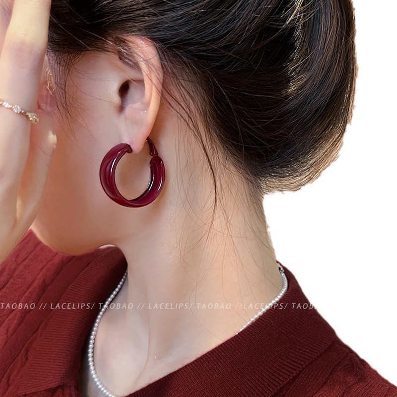 Elegant Ankela red circle ear loops, retro Hong Kong-style red glazed ear loops, a niche new design for autumn and winter, simple and individual Item Picture