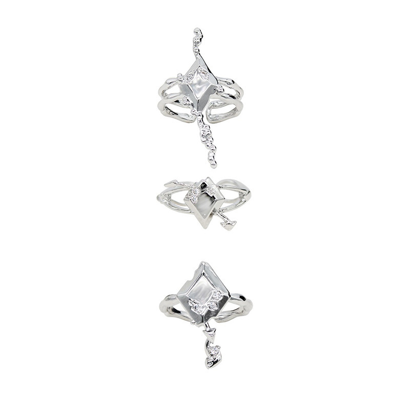 A trendy, cool and high-end ring for women with an irregular liquid rhombic star-shaped ring stacked on top Item Picture