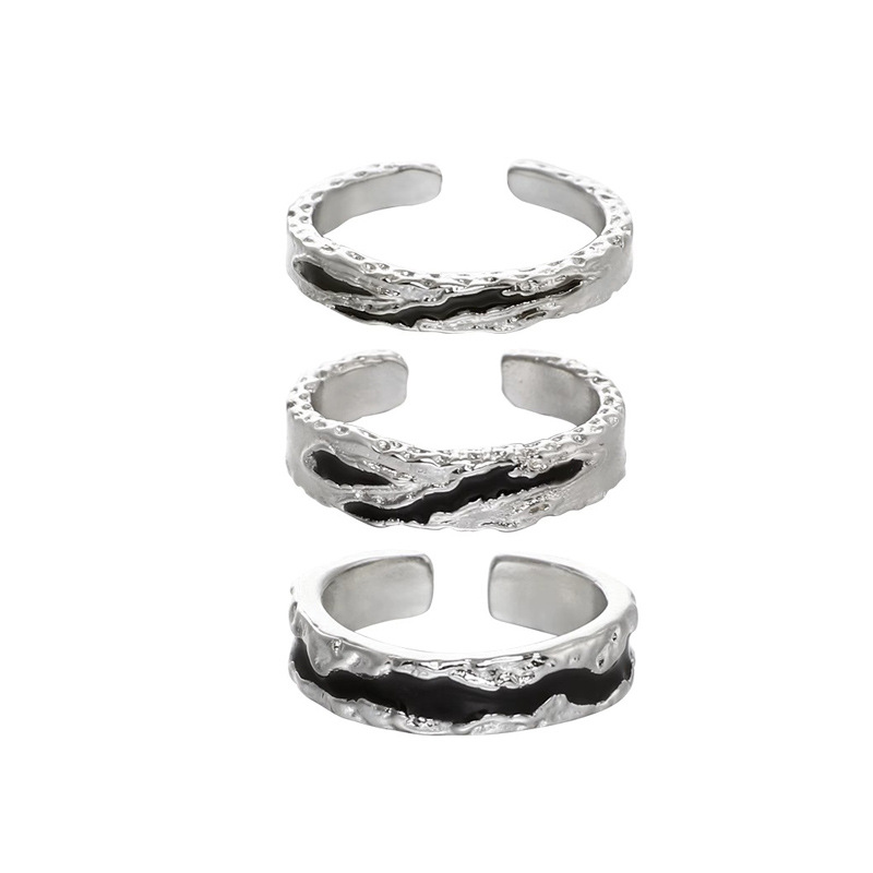 Cold style, high-end, liquid texture couple rings, niche design, trendy and cool black epoxy resin index finger ring for women Application Scenario