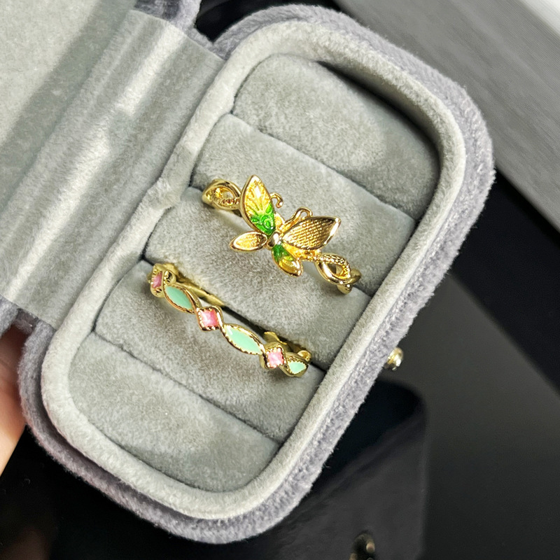 The small peach star pink and green color drip glaze ring with a light luxury and niche design sense for women, a fashionable butterfly personality ring full figure