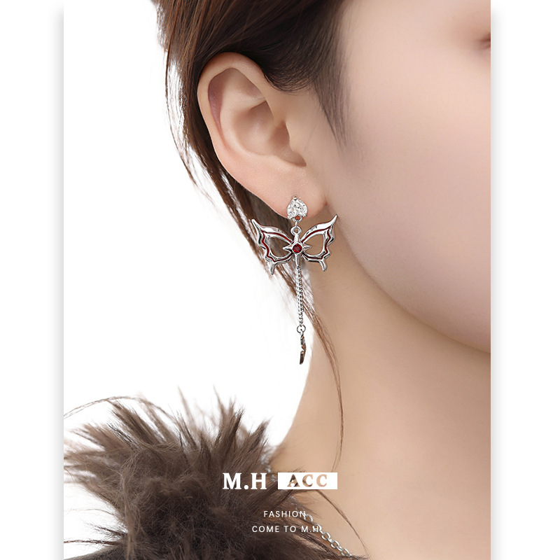 Fashionable butterfly mask accessory necklace, high-end and niche design, new collarbone chain, original and elegant pendant for women Specification drawing