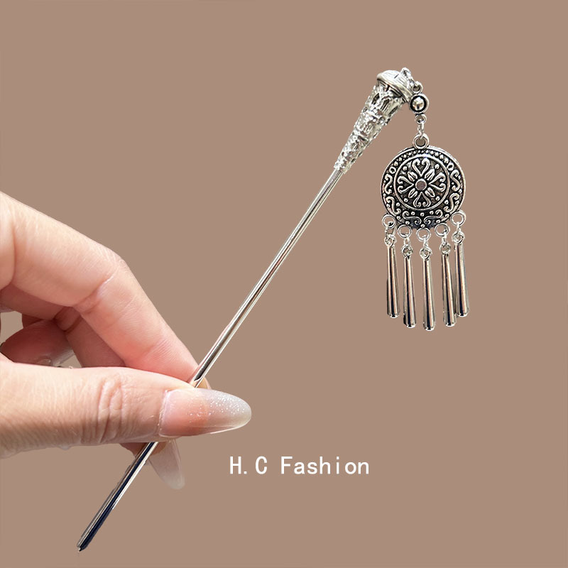 Xu Me Dazzlingly, Zhao Lusi and Xu Yan's same style tassel hairpin, a female minority style hairpin, a new Chinese-style coiled hairpin Application Scenario