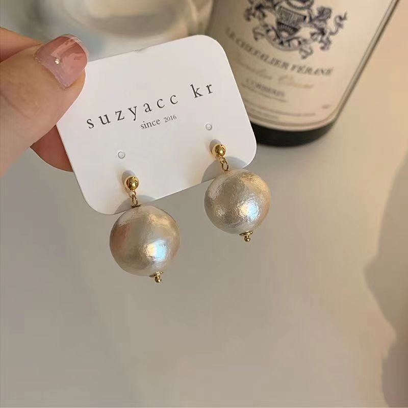 French large pearl autumn and winter stud earrings, trendy women's light luxury high-end design earrings, versatile retro earrings full figure