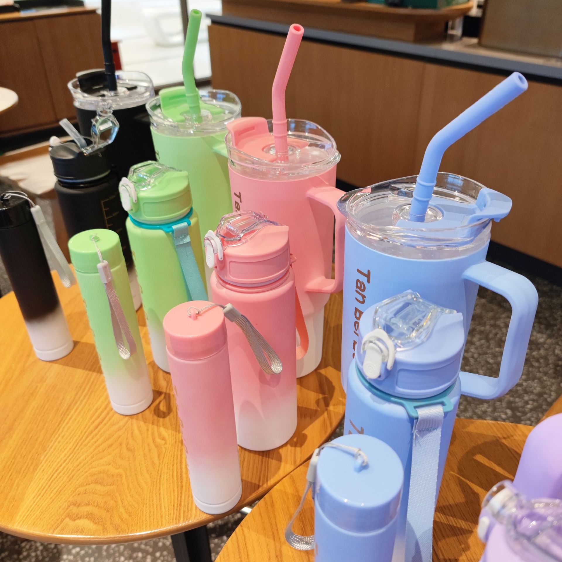 High appearance level PS plastic cup, gradient straw cup, new cross-border car cup, portable handle three-piece set, water cup Specification drawing