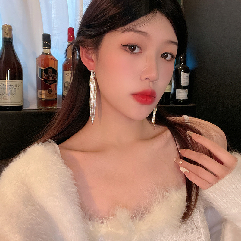 Light luxury style, full diamond tassel stud earrings, women's ins style, fashionable and versatile trendy earrings, 925 silver needle earrings wholesale details Picture