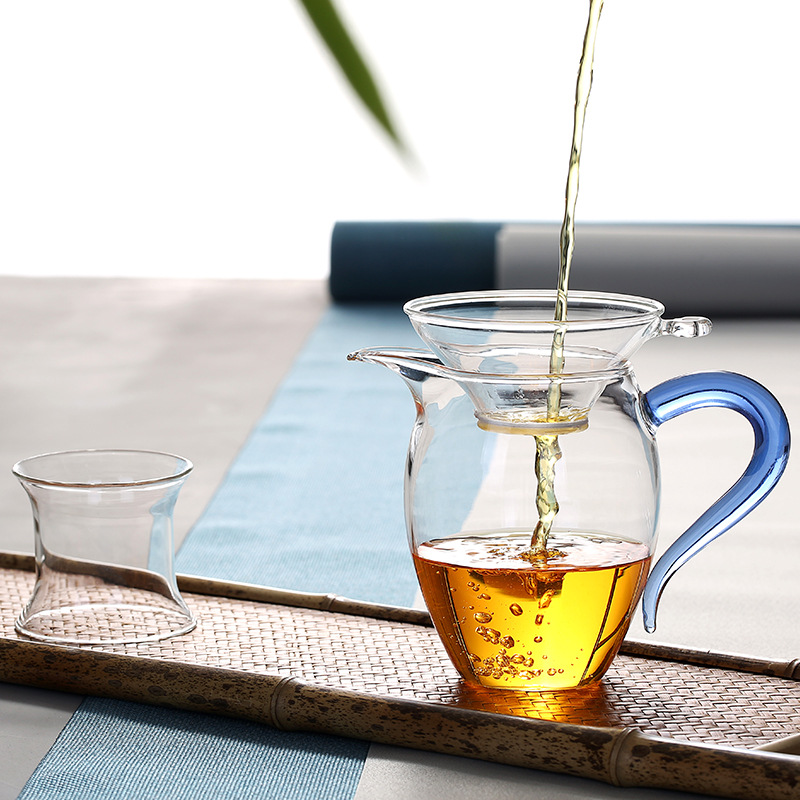Transparent heat-resistant glass tea sets, fair cups, tea trays, tea dividers, thickened public cups, filter penguin public cups Application Scenario