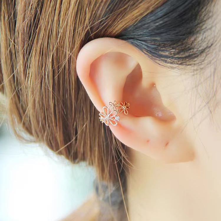 Hollowed-out flower micro-inset diamond ear clips for women, trendy Korean ins style, versatile and unique design, no ear holes, ear bone clips Application Scenario