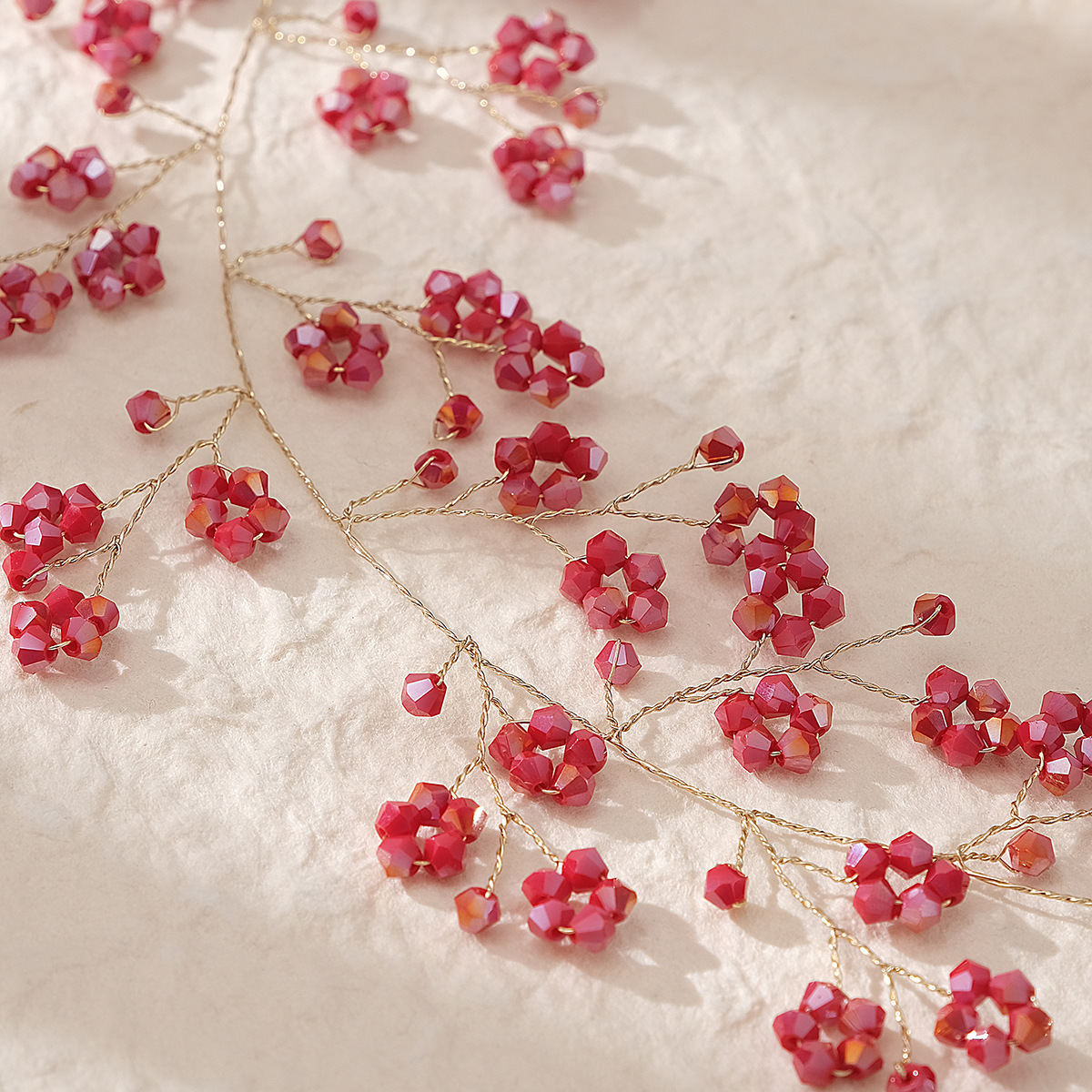 The bride's headwear is a pure handcrafted crystal braided hair tie with a European and American style. It is suitable for birthday party wedding dress accessories Application Scenario