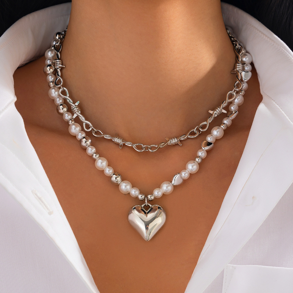 European and American cross-border jewelry, fashionable heart-shaped alloy pendant necklace, versatile pearl beaded collarbone chain, multiple layers Specification drawing