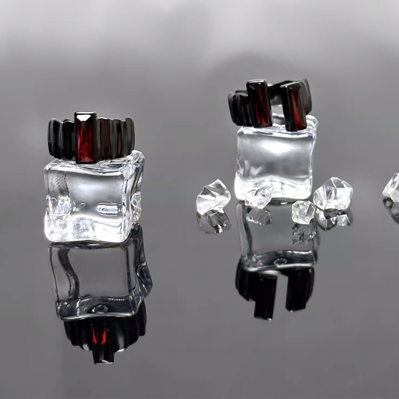 A unique and trendy punk design from Europe and America, featuring a red zircon open ring and a dark, gender-neutral couple ring details Picture