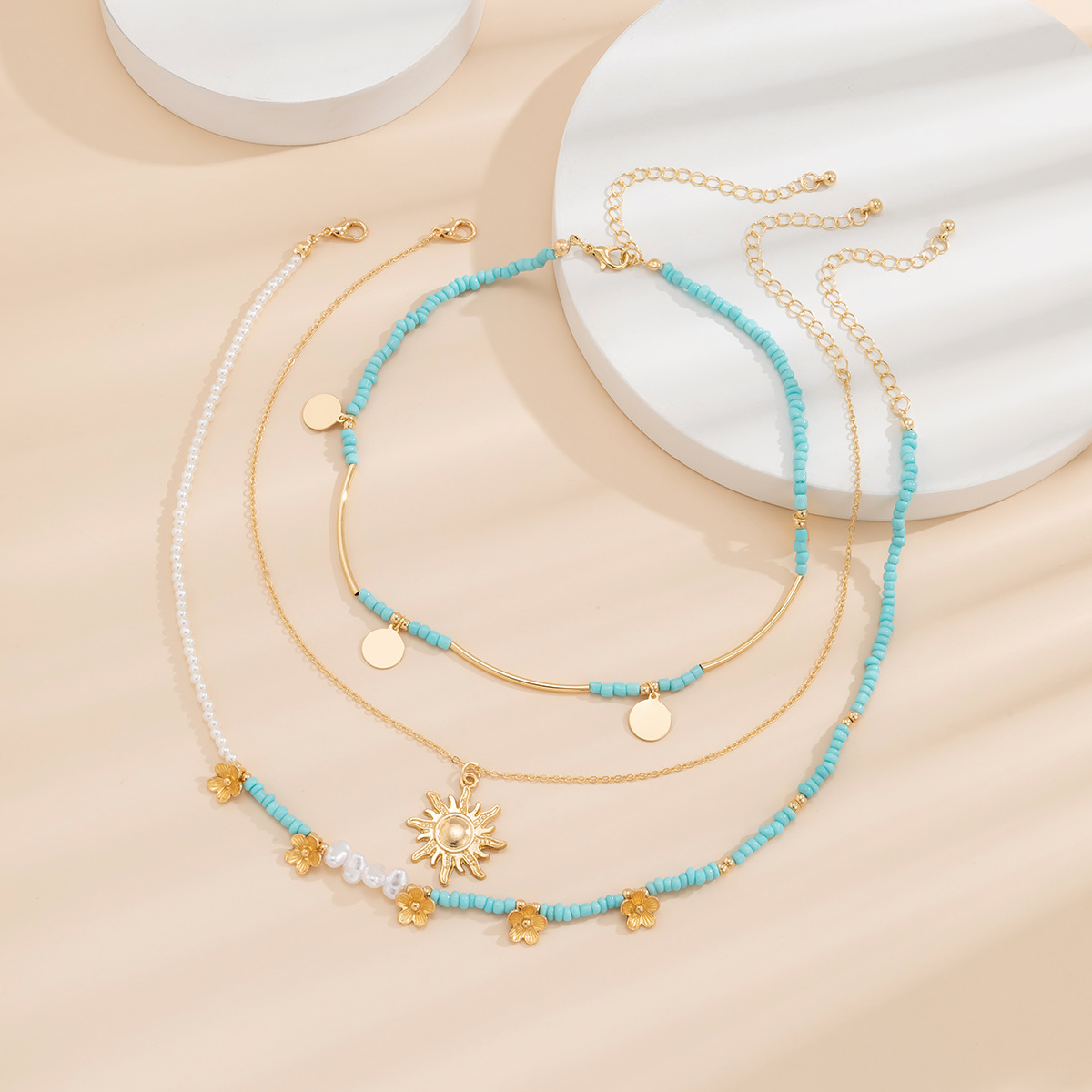 Versatile rice bead sequin tassel sunflower pendant, retro collarbone neck chain, European and American hip-hop imitation pearl niche necklace details Picture