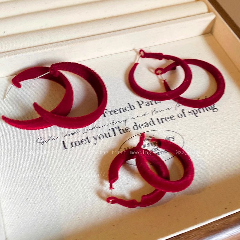 Ankela Red velvet ear rims for women's autumn and winter, a high-end, retro and fashionable style earring, a 2024 new bestseller Application Scenario