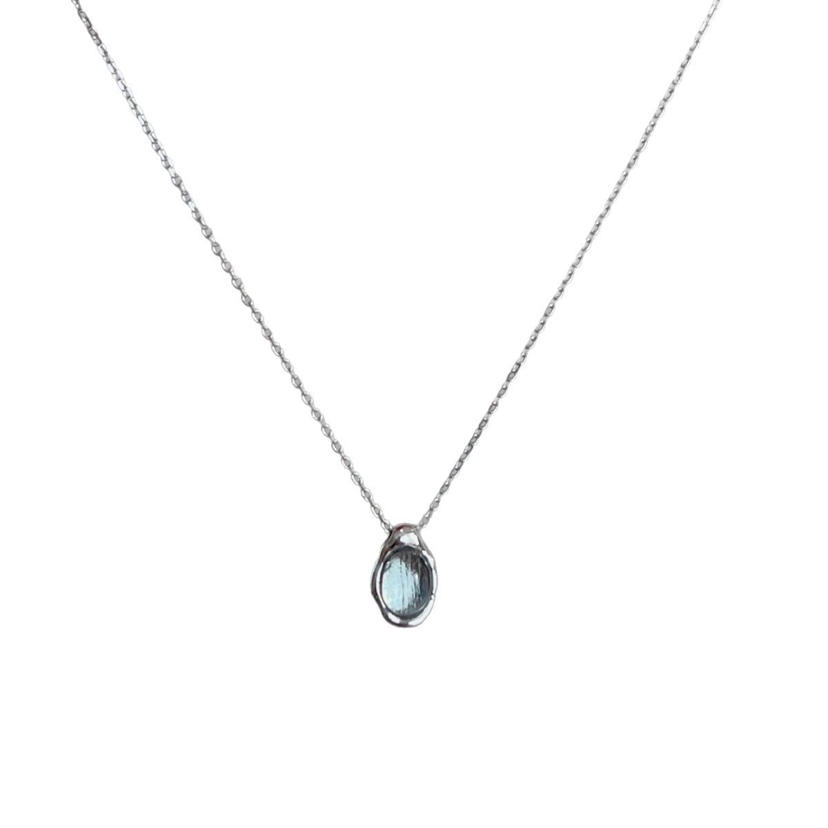 The water drop aquamarine and grape stone necklace is a versatile choice for women in summer. It's the same style as the French light luxury collarbone chain worn by an Instagram blogger Item Picture