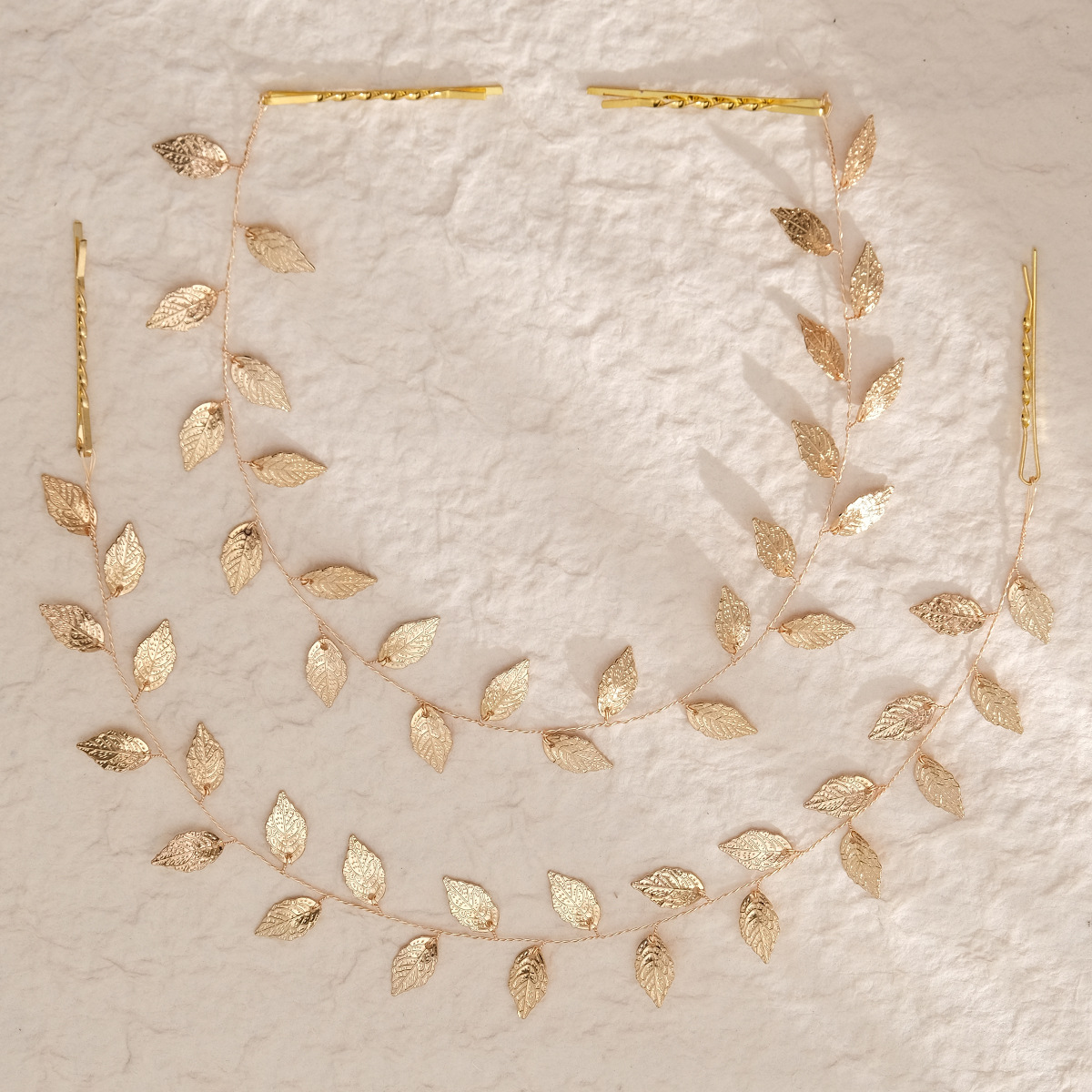 European and American golden leaf braided hair band, hand-woven headband, beautiful forest-style bride's hair accessory, leaf headband details Picture