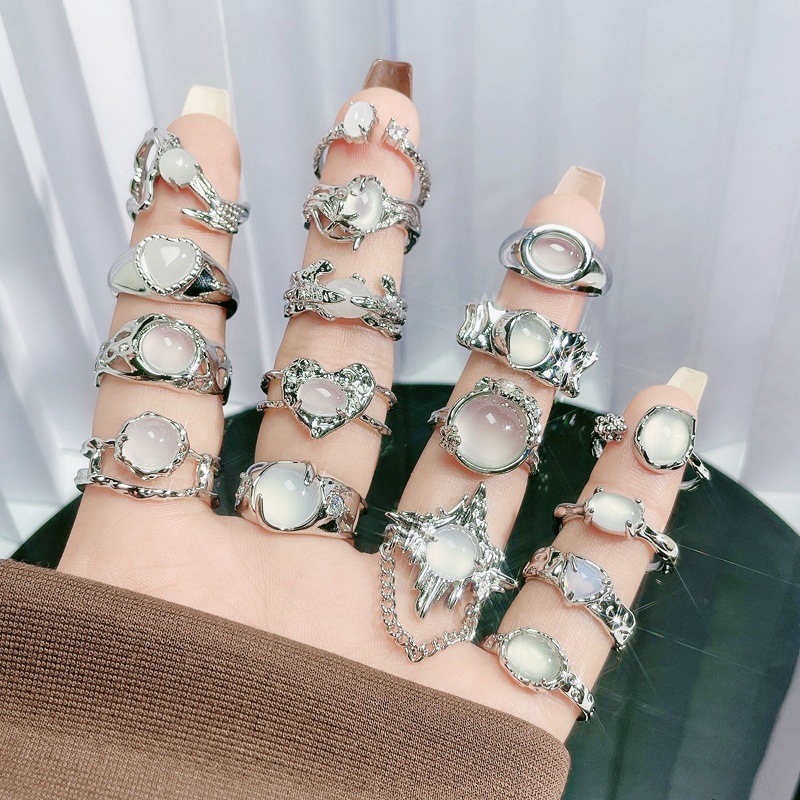 A cool and stylish opal open ring with a unique style for women on Instagram. It's a versatile and exquisite index finger ring with a cold and elegant style details Picture
