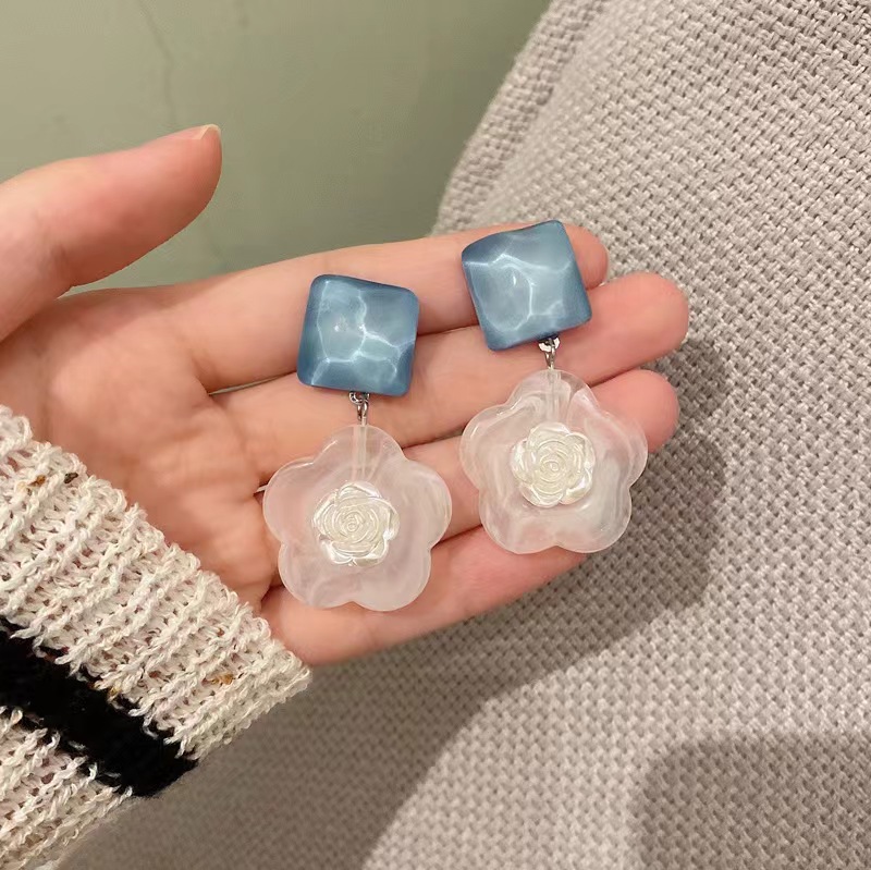 Summer camellia flower jelly-like earrings, women's fresh and elegant earrings, blue earrings, high-end style, seaside stud earrings Specification drawing