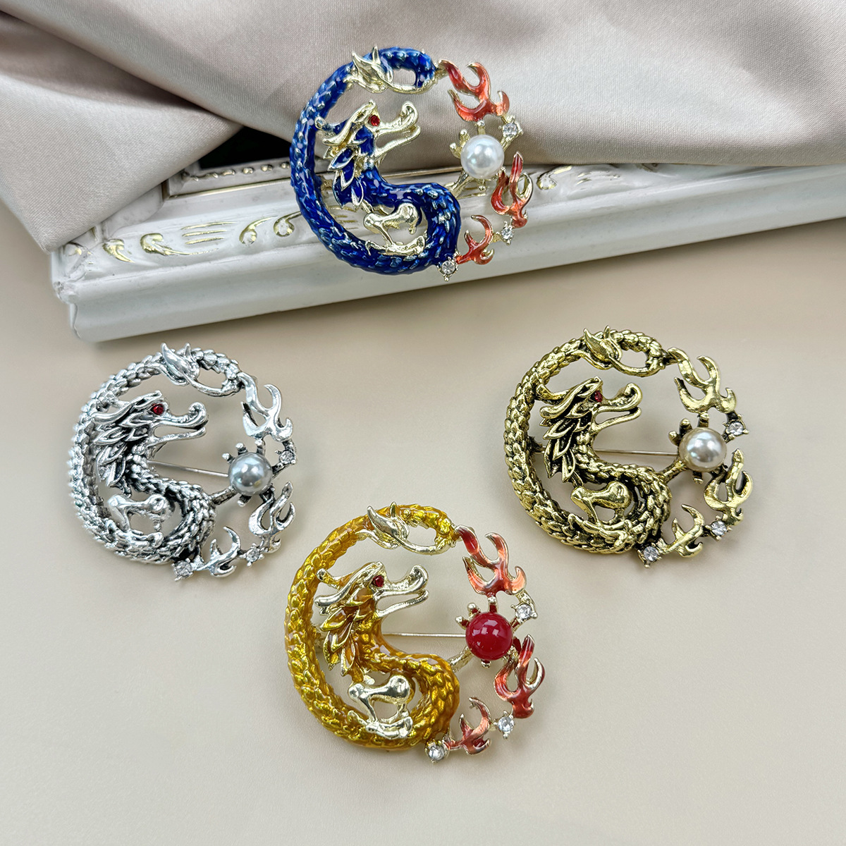 Chinese-style retro Dragon Year zodiac year brooch, Chinese-style zodiac dragon pearl and diamond-encrusted clothing accessory brooch full figure