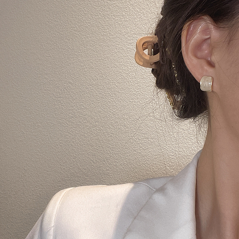 S925 Silver Needle geometric white oil-dripping earrings for women, new 2024 style, elegant and high-end, versatile and simple earrings Specification drawing