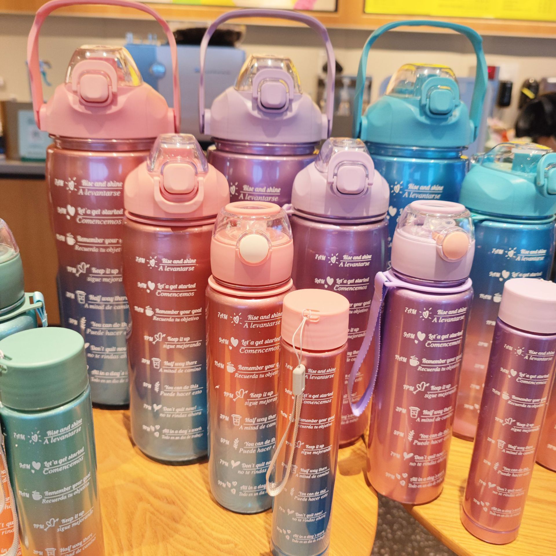 High-gloss gradient plastic straw water cup four-piece set, large-capacity fitness and sports water bottle, portable handle water bottle details Picture