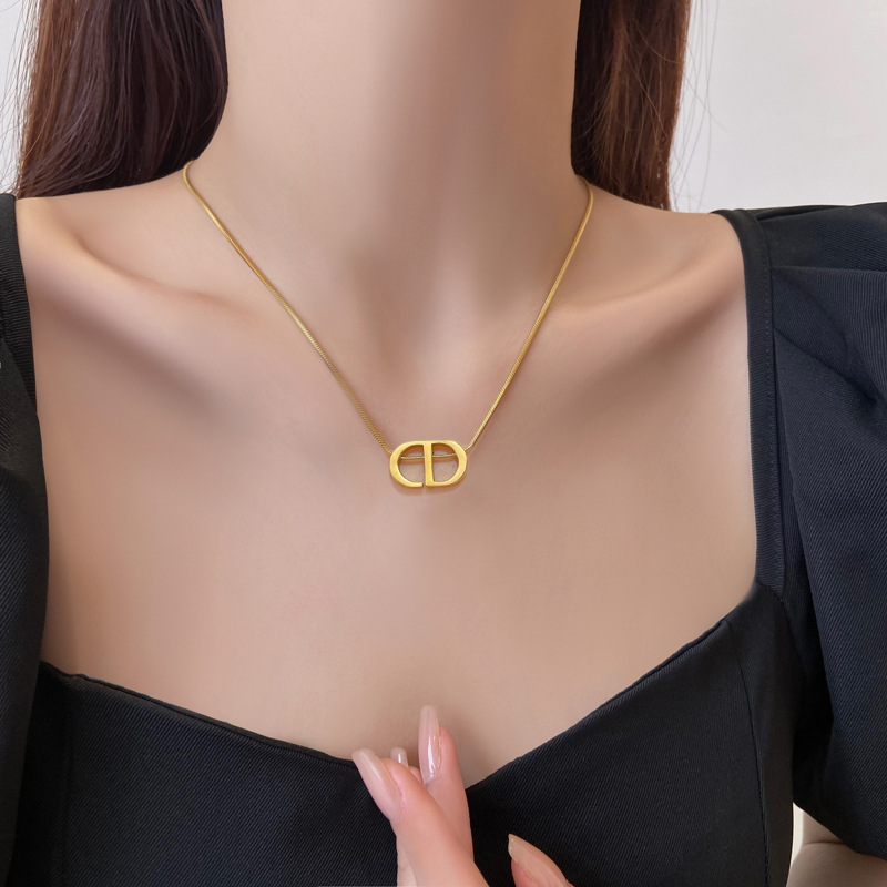 【 All-titanium Steel 】 Letter cd, minimalist style, real gold necklace inside the furnace, female Instagram influencer collarbone chain to match details Picture