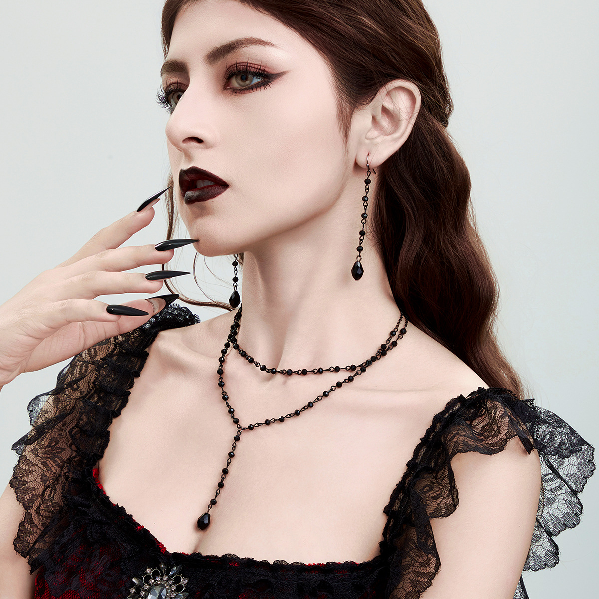 European and American cross-border jewelry, cold style multi-layer imitation crystal collarbone chain, fashionable and individual beaded necklace choker full figure