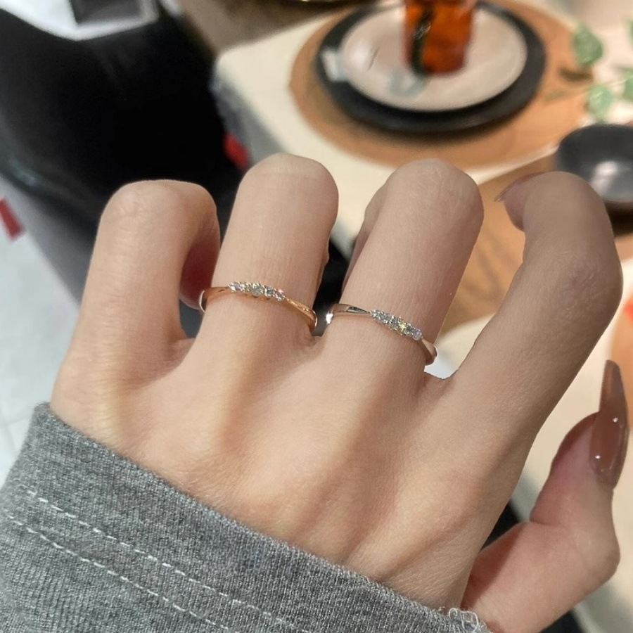 "Man Tian Xing He Flash Diamond Zircon ring for women, non-fading, light luxury, niche and high-end style index finger ring, simple and versatile ring. Application Scenario