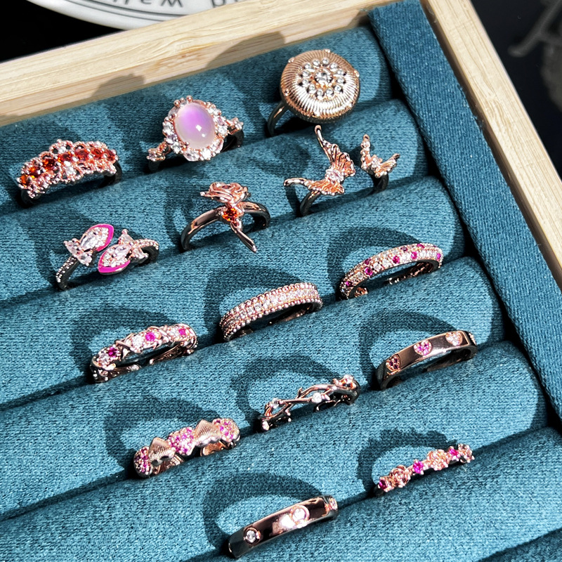 New row diamond light luxury and high-end layered ring for women, rose gold retro cross cold style niche index ring full figure