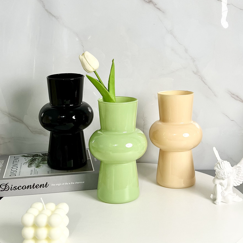 Creative and simple glass vases, retro furniture ornaments, hydroponic fresh flower arrangements, colorful vintage European vases full figure
