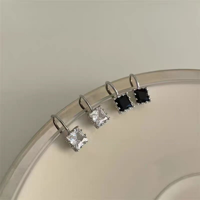 "Rock Sugar" Super shiny small square diamond earrings for women 2025 new style, small and versatile, exquisite and high-end stud earrings details Picture