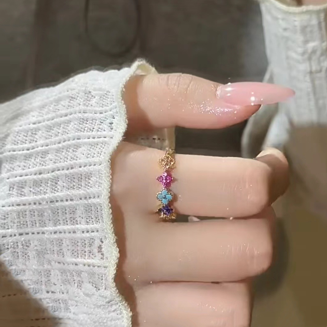 Spring and Summer dopamine color diamond four-leaf clover ring Color Gemstone Zircon design sense gentle, fashionable, elegant and high-end ring lady Application Scenario