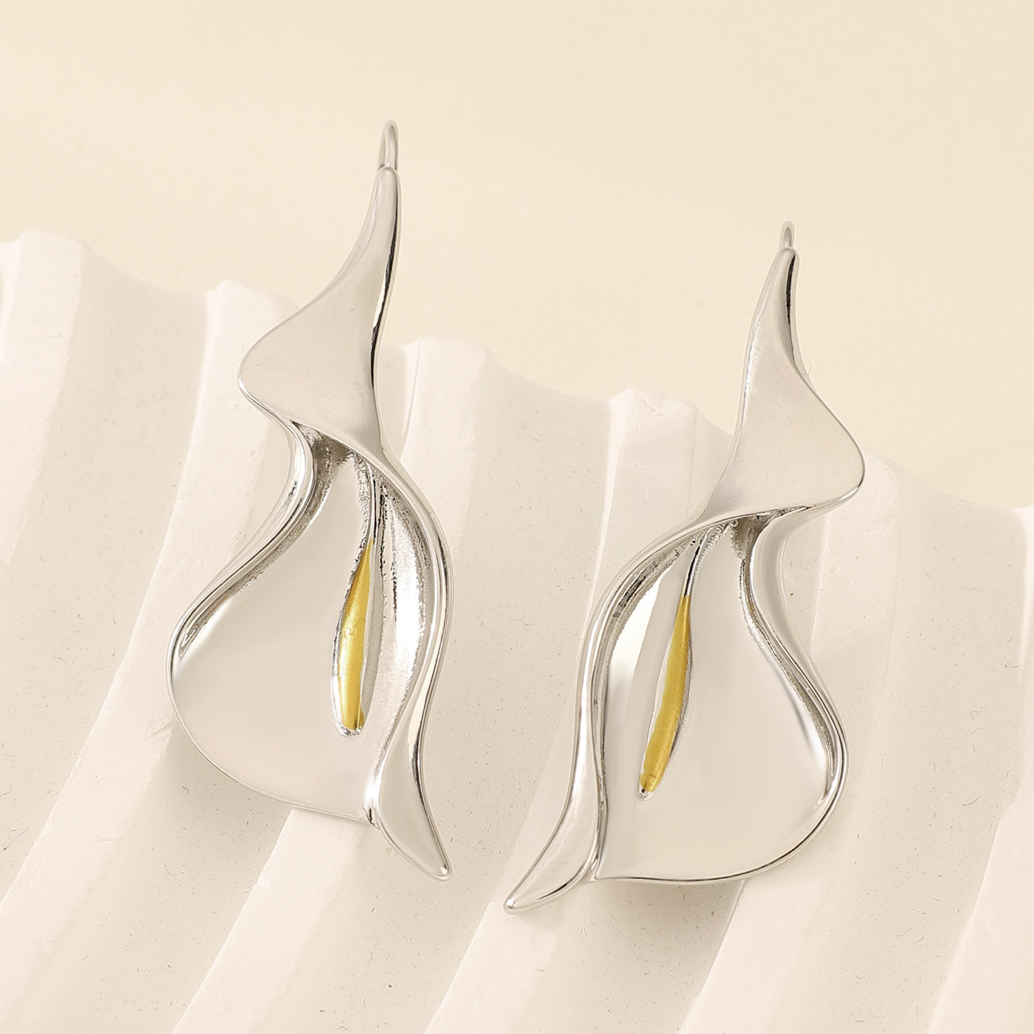 Cross-border best-selling lily of the valley, lily of the valley and calla lily earrings for women in Europe and America, elegant ethnic style earrings and ethnic style earrings Application Scenario