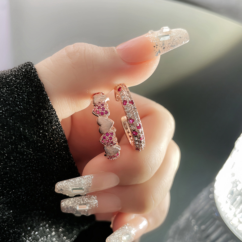 A retro brushed heart rose red zircon fashion open-top ring with a cold and elegant touch for women full figure