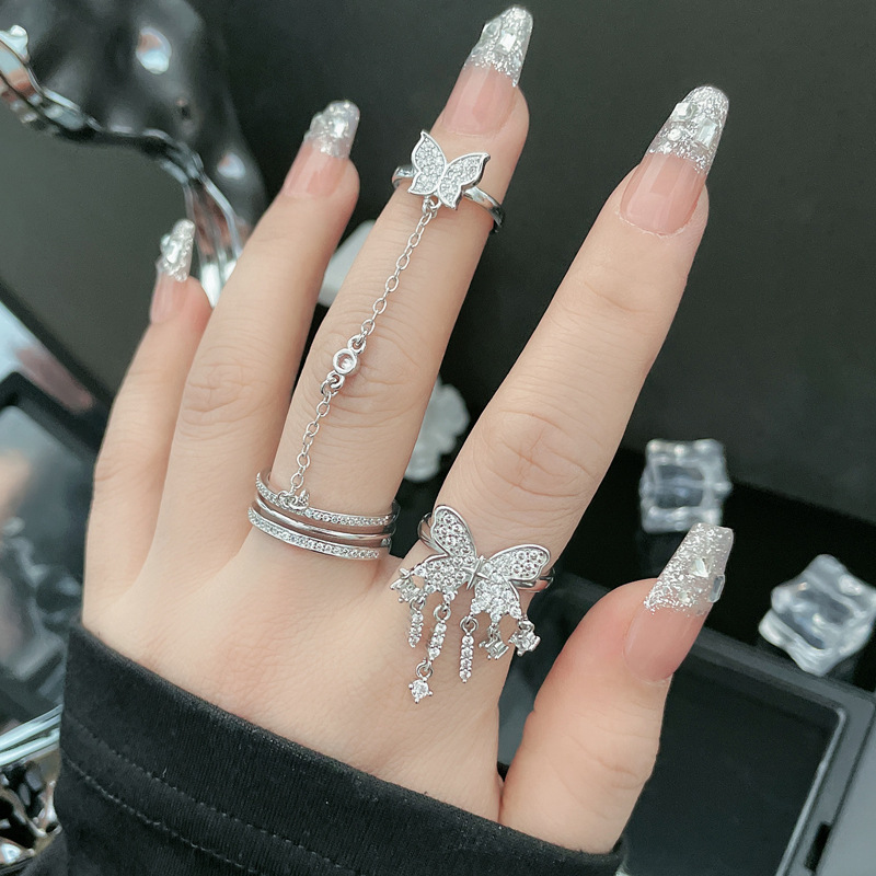 A light luxury butterfly chain tassel fashion open ring for women on Instagram, with a cold and elegant style, is high-end and exquisite. It's a layered ring Specification drawing