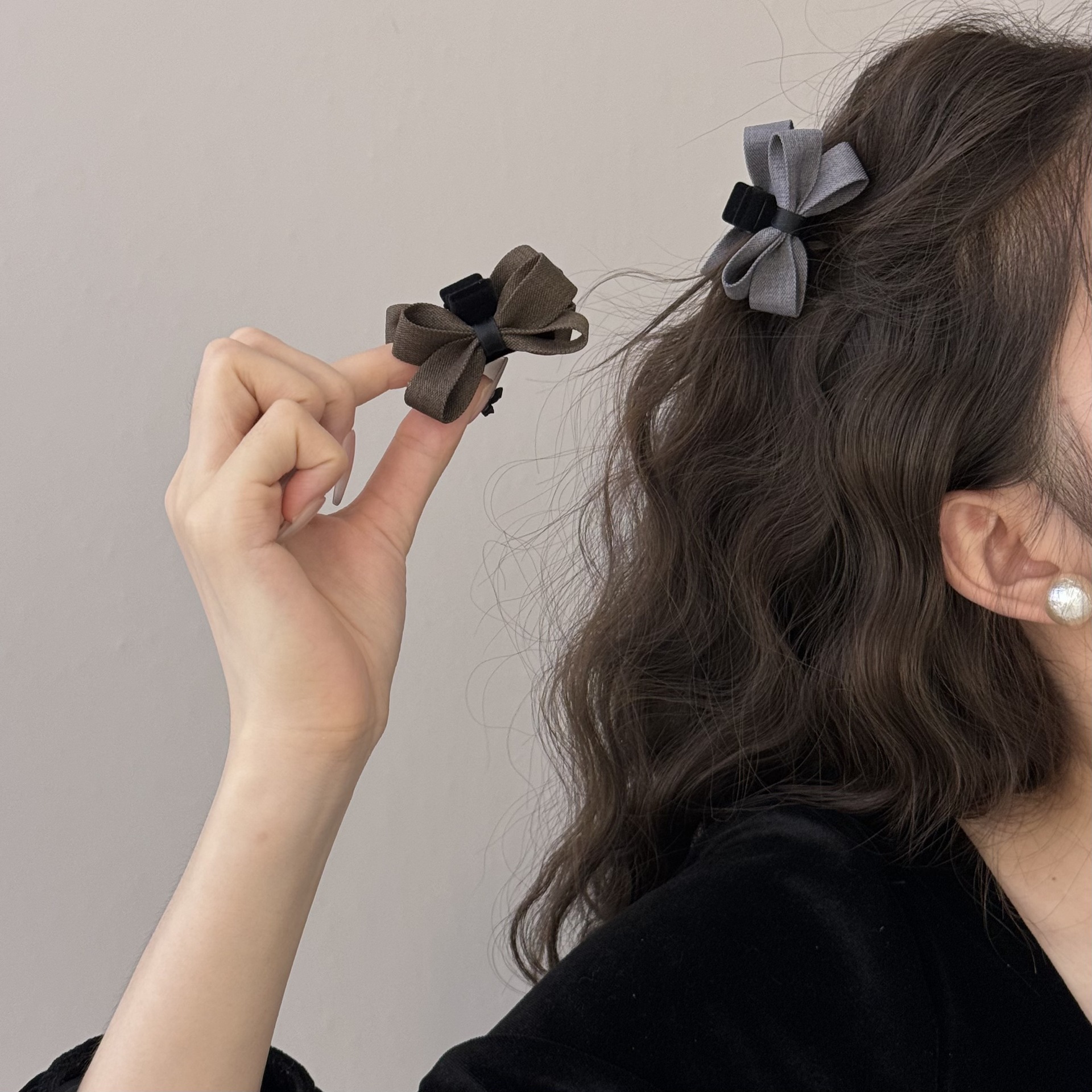 French retro bow hair clip, high-end princess head small scratch-off hair accessory, small female trumpet, bangs on the forehead pair clip details Picture