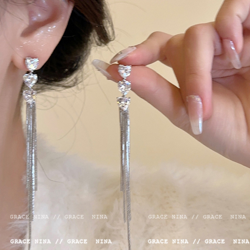 Zircon heart-shaped tassel earrings for women 2024 New bestseller, unique long stud earrings, light luxury, niche and high-end style earrings Specification drawing