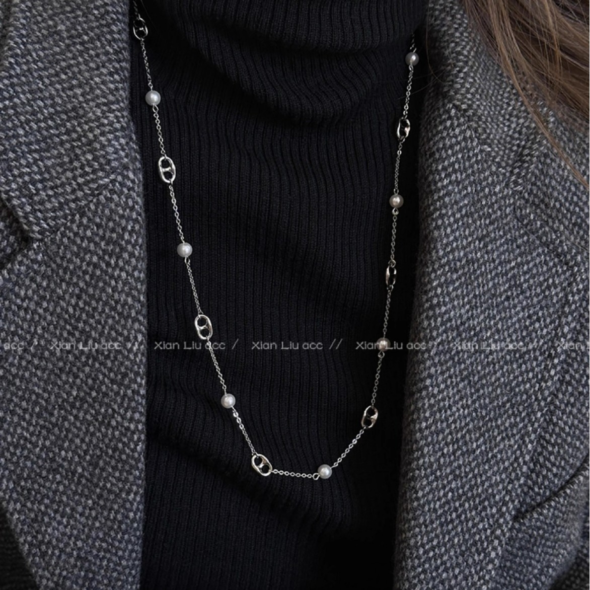 Long pig nose metal pearl necklace for women, with a unique design sense, retro style, simple and versatile neckchain and sweater chain details Picture