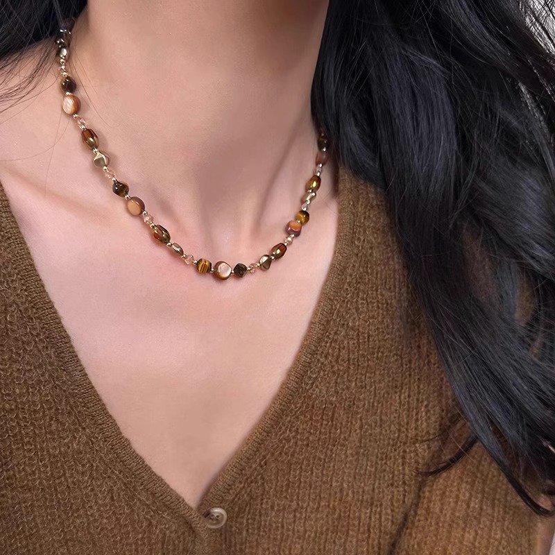 Maillard's light luxury and niche coffee-colored pearl necklace with a beaded feel and tiger's eye stone is a versatile collarbone necklace for women. Wholesale Specification drawing